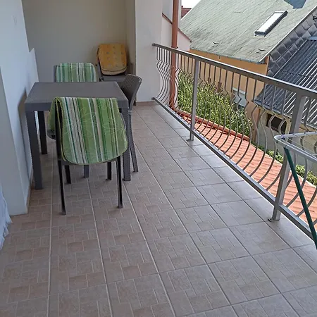 Bor Apartmanhaz דירה *