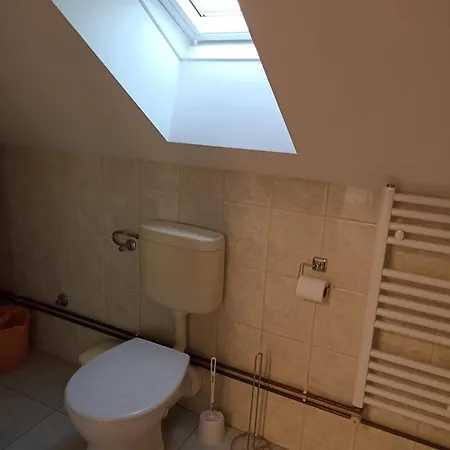 Bor Apartmanhaz גיינסדיאס