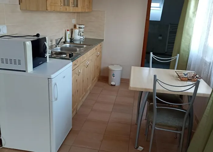 Bor Apartmanhaz * Gyenesdias